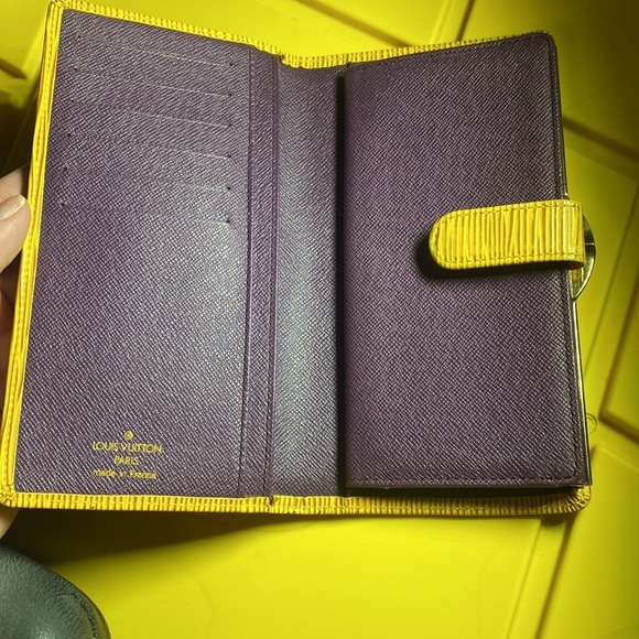 Auth LV Gold Epi Kisslock Wallet MI1002 - Picture 11 of 13